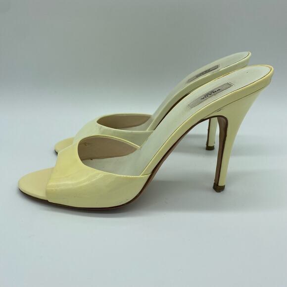 VTG Prada Women size 37/6.5 Cream Strappy Stiletto Patent Leather Peep Toe Heels - Picture 3 of 10